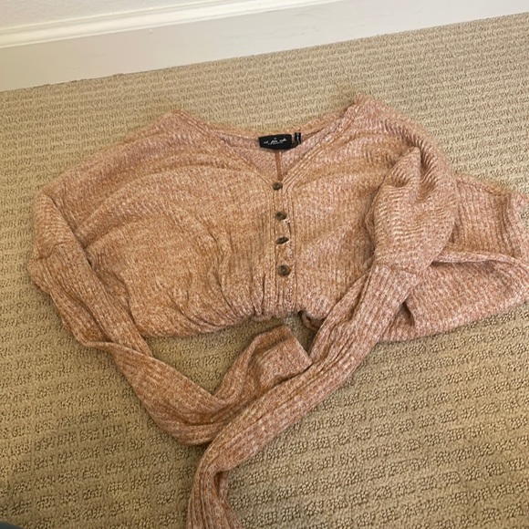 Urban Outfitters out from under top - Picture 1 of 2